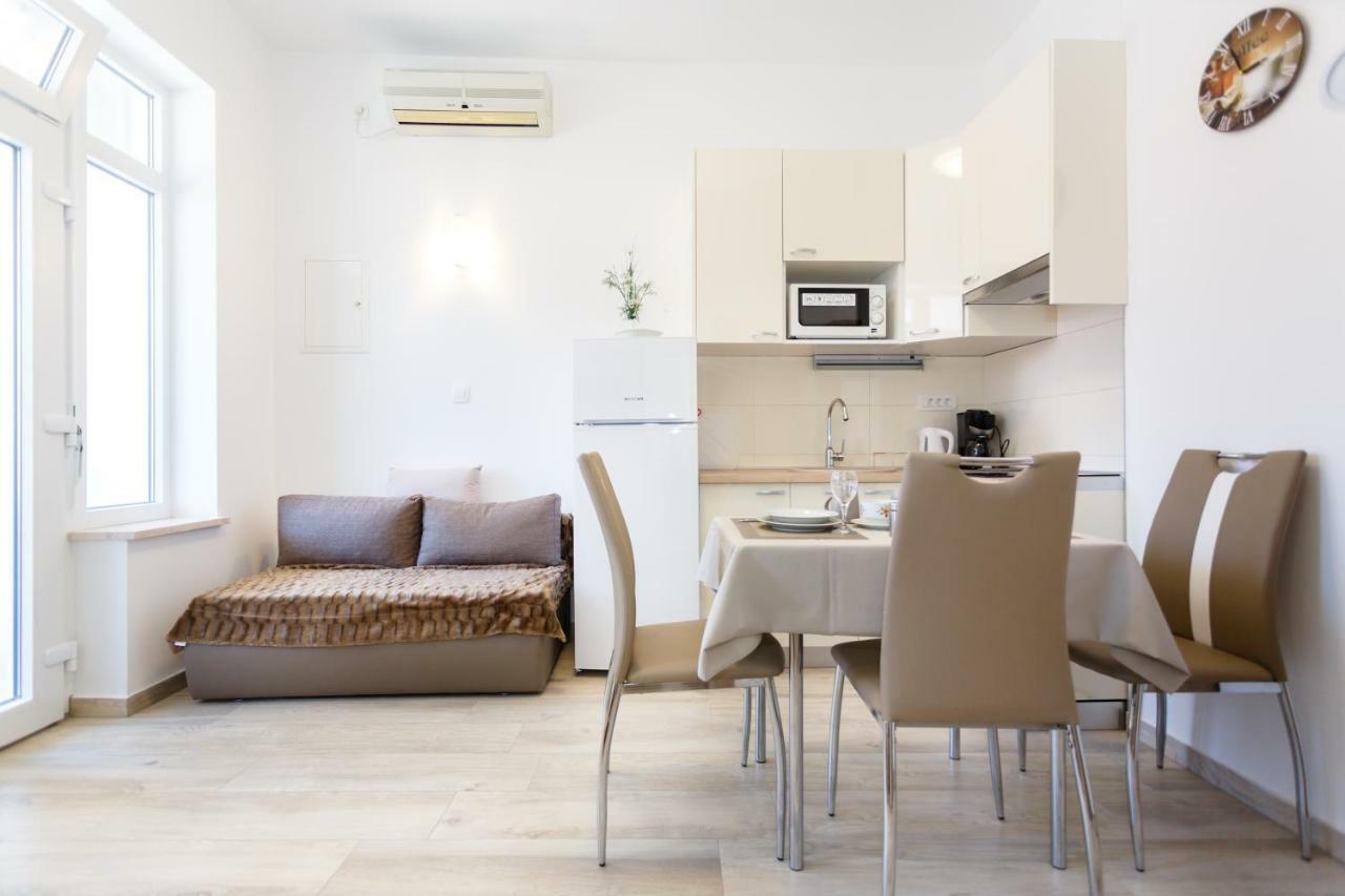 Apartment Rosemary 24 Krk Town Esterno foto
